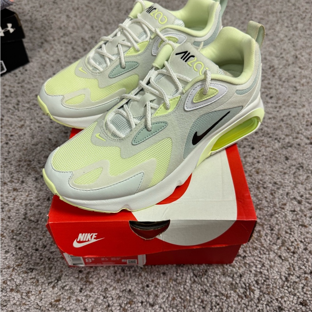 Nike Air Max 270 React in Lime and White